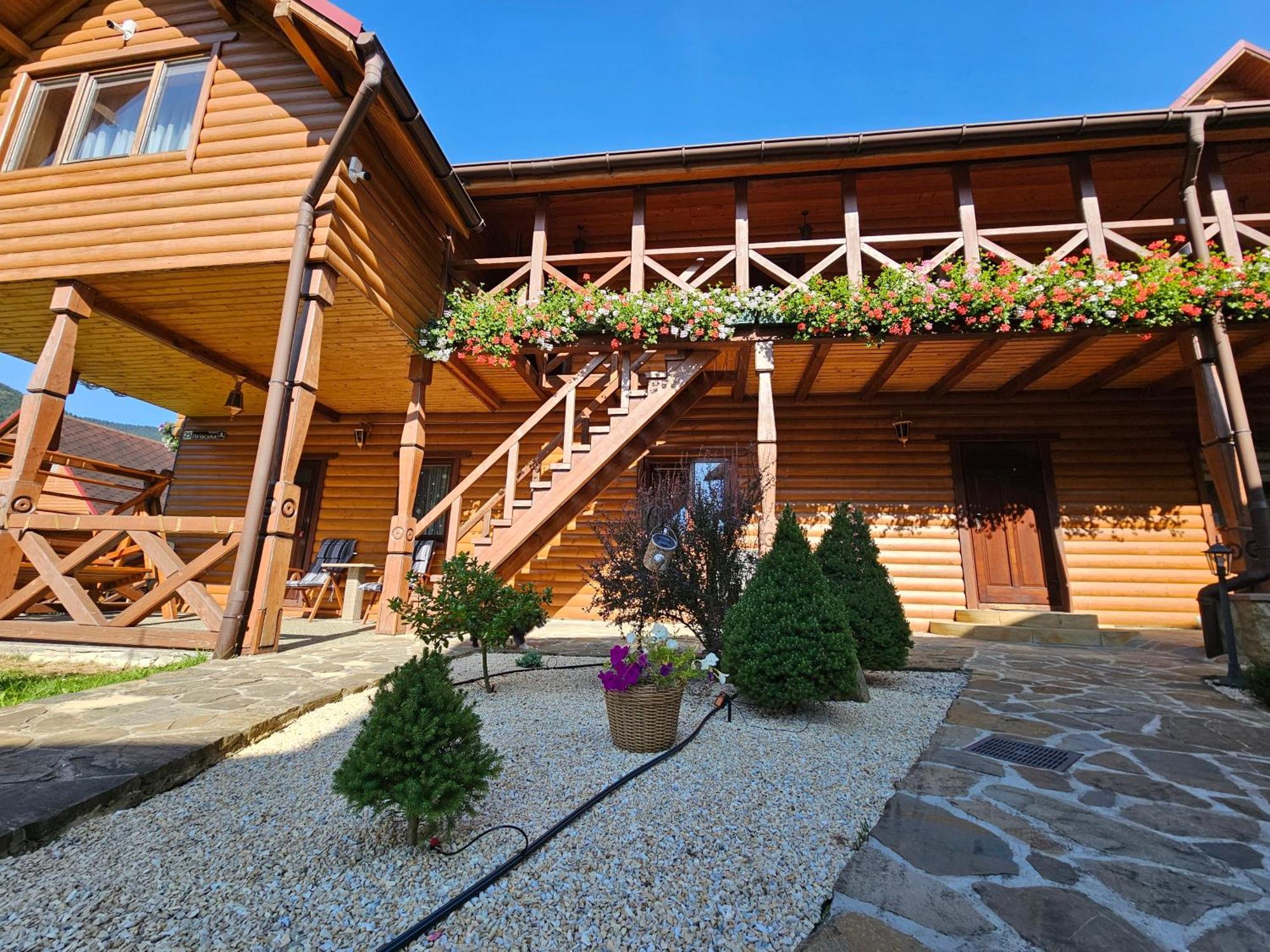 Guesthouse Kolo Druziv Tatariv Ngoại thất bức ảnh