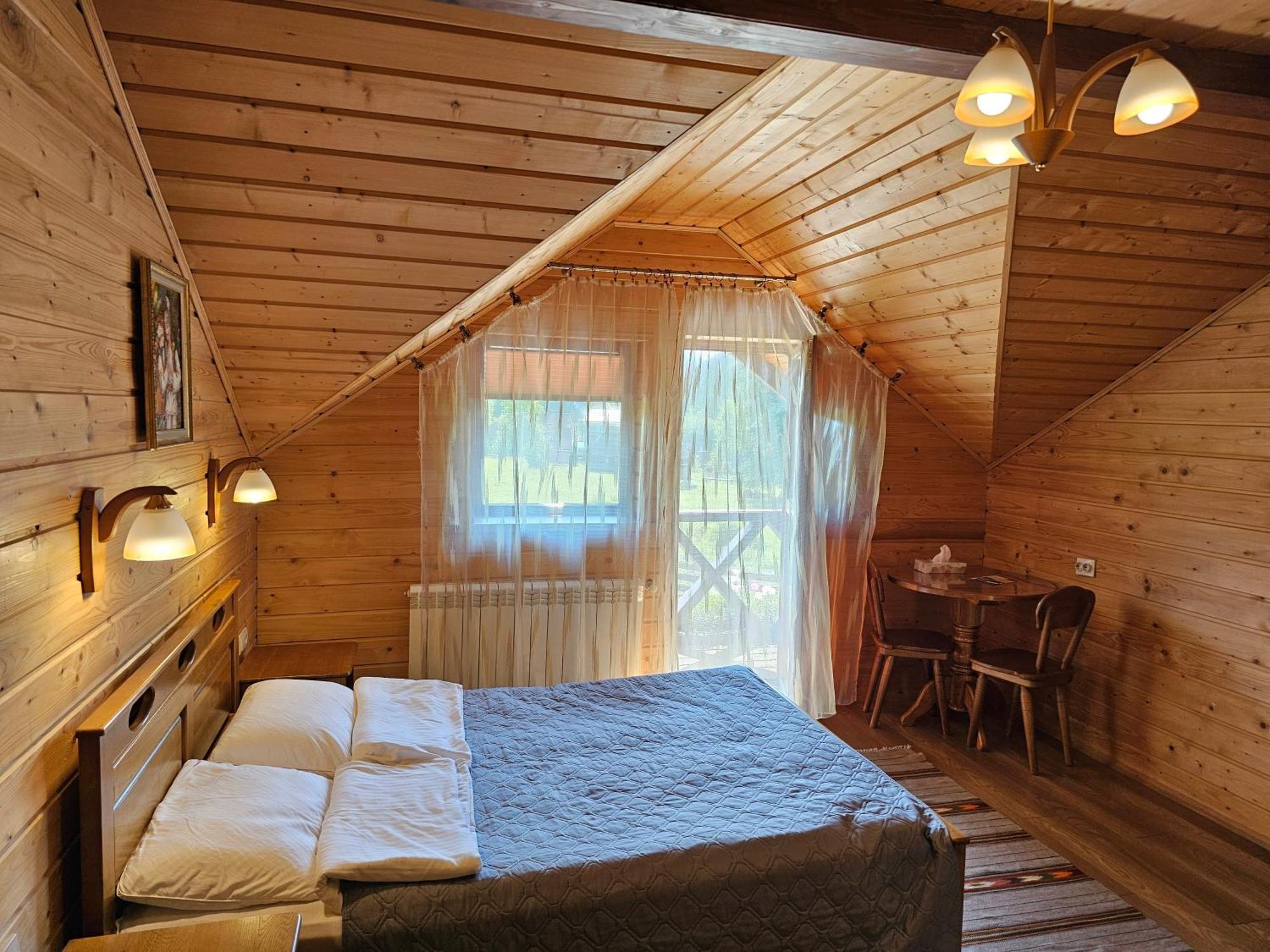 Guesthouse Kolo Druziv Tatariv Ngoại thất bức ảnh